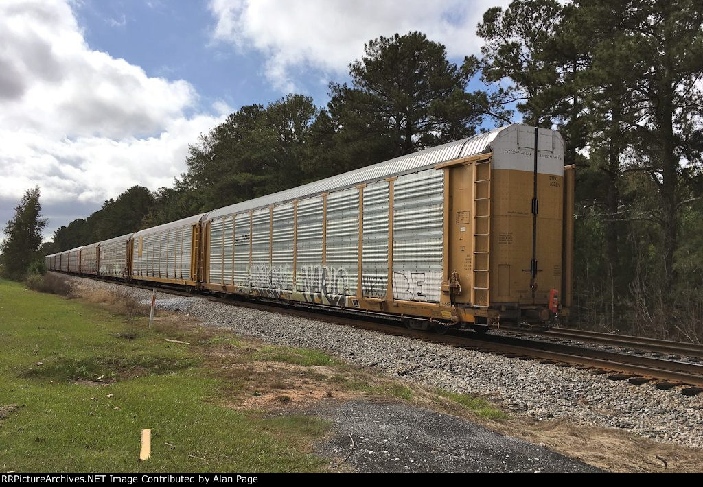  ETTX 703516 at the tail end of a line of autoracks